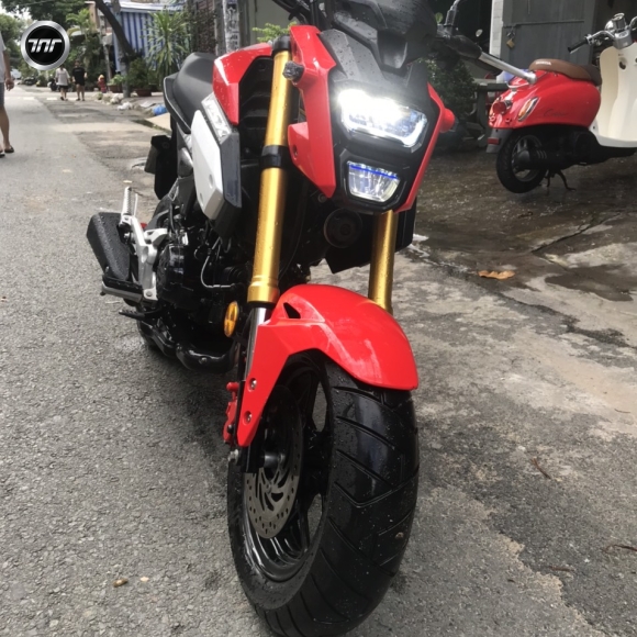 Moto con đỏ đen