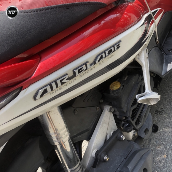 Honda airblade 110cc 2011 trắng đỏ đen 